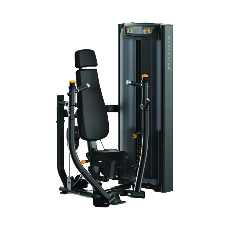Estação Chest Press, com estrutura robusta e braços articulados independentes, projetada para o treino dos músculos peitorais com conforto e eficiência.