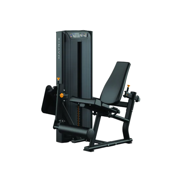 Cadeira extensora com encosto inclinado e almofada ajustável, ideal para treinos de quadríceps em academias.